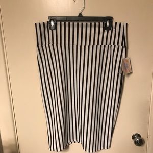 LuLaRoe Black and White Striped Cassie